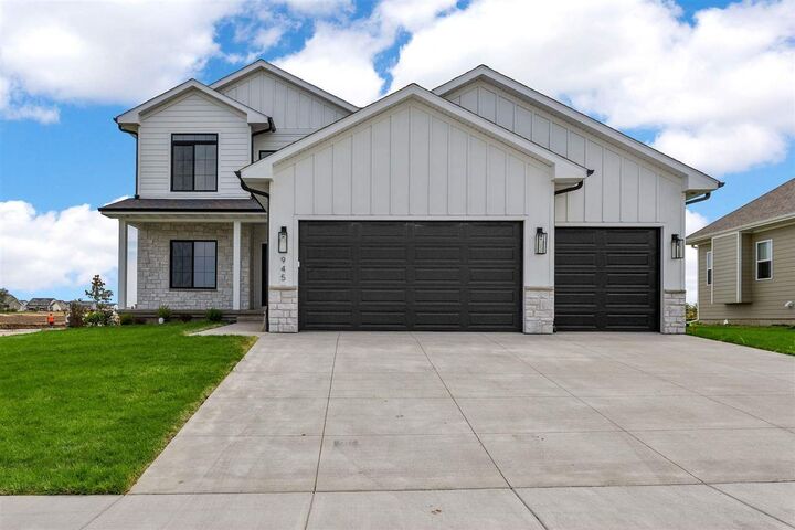 Property Photo: 85 S Strub St IA 52317