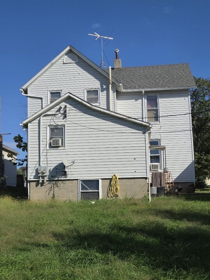 Property Photo:  319 Grand Street S  IA 50049 