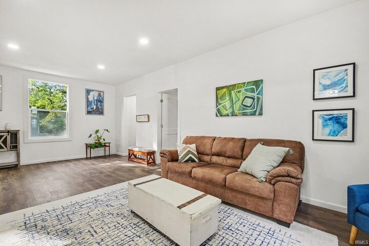 Property Photo:  929 Middlebury Street  IN 46516-4525 