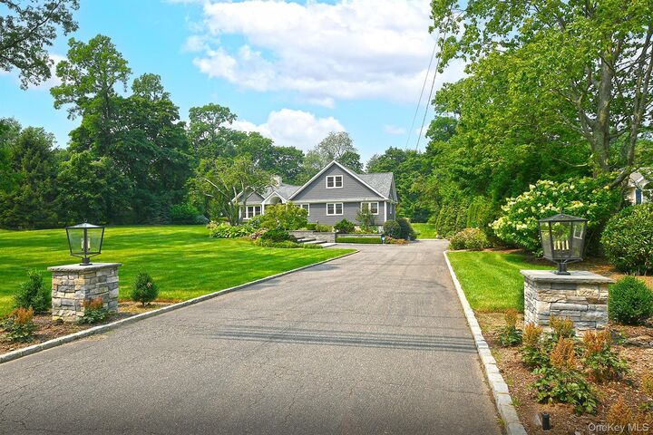 Property Photo:  31 Huntington Bay Road  NY 11743 