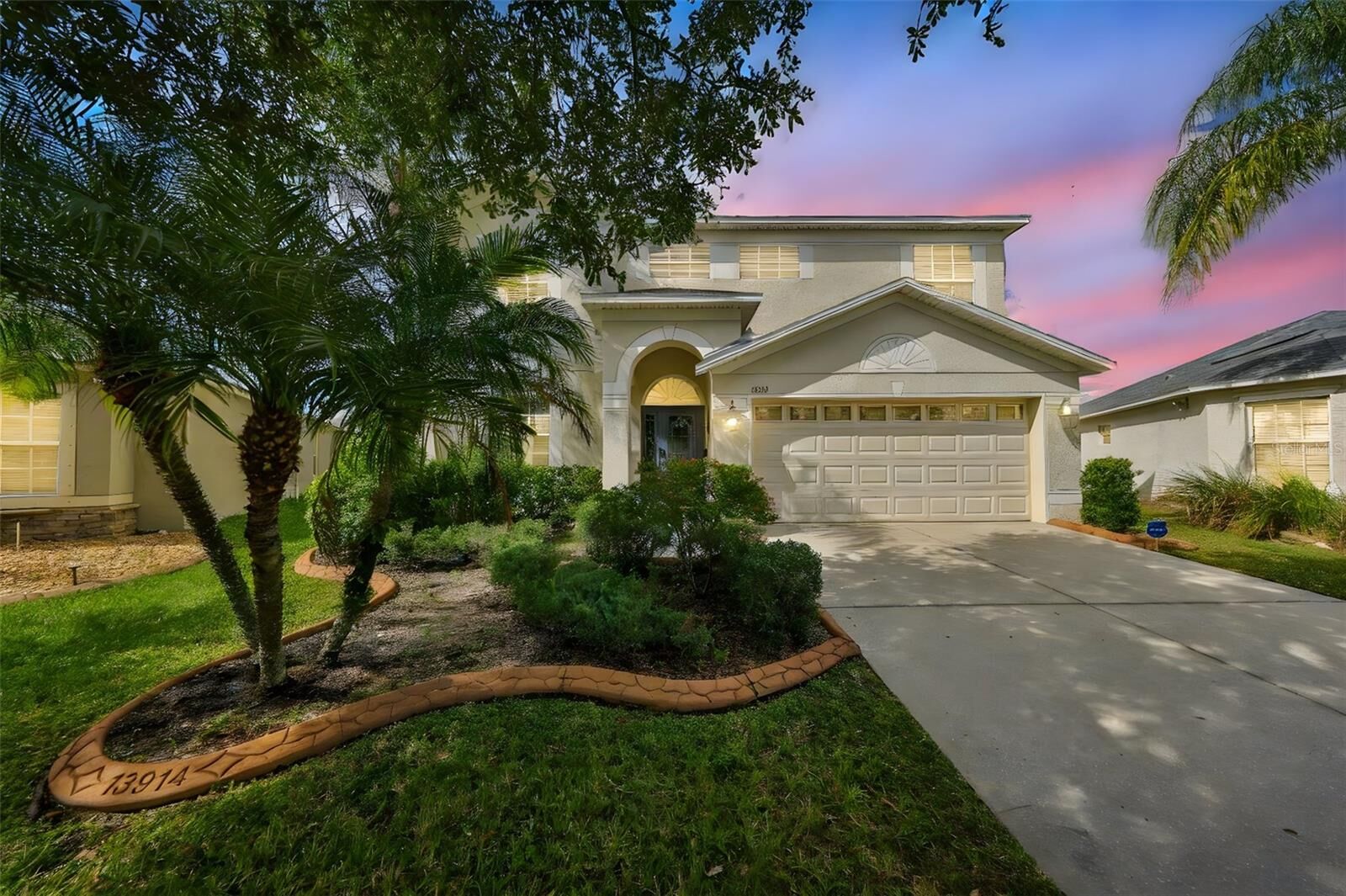 Property Photo:  13914 Chalk Hill Place  FL 33579 