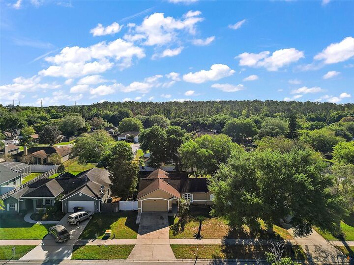 Property Photo: 1020 High Ridge Ct FL 34715