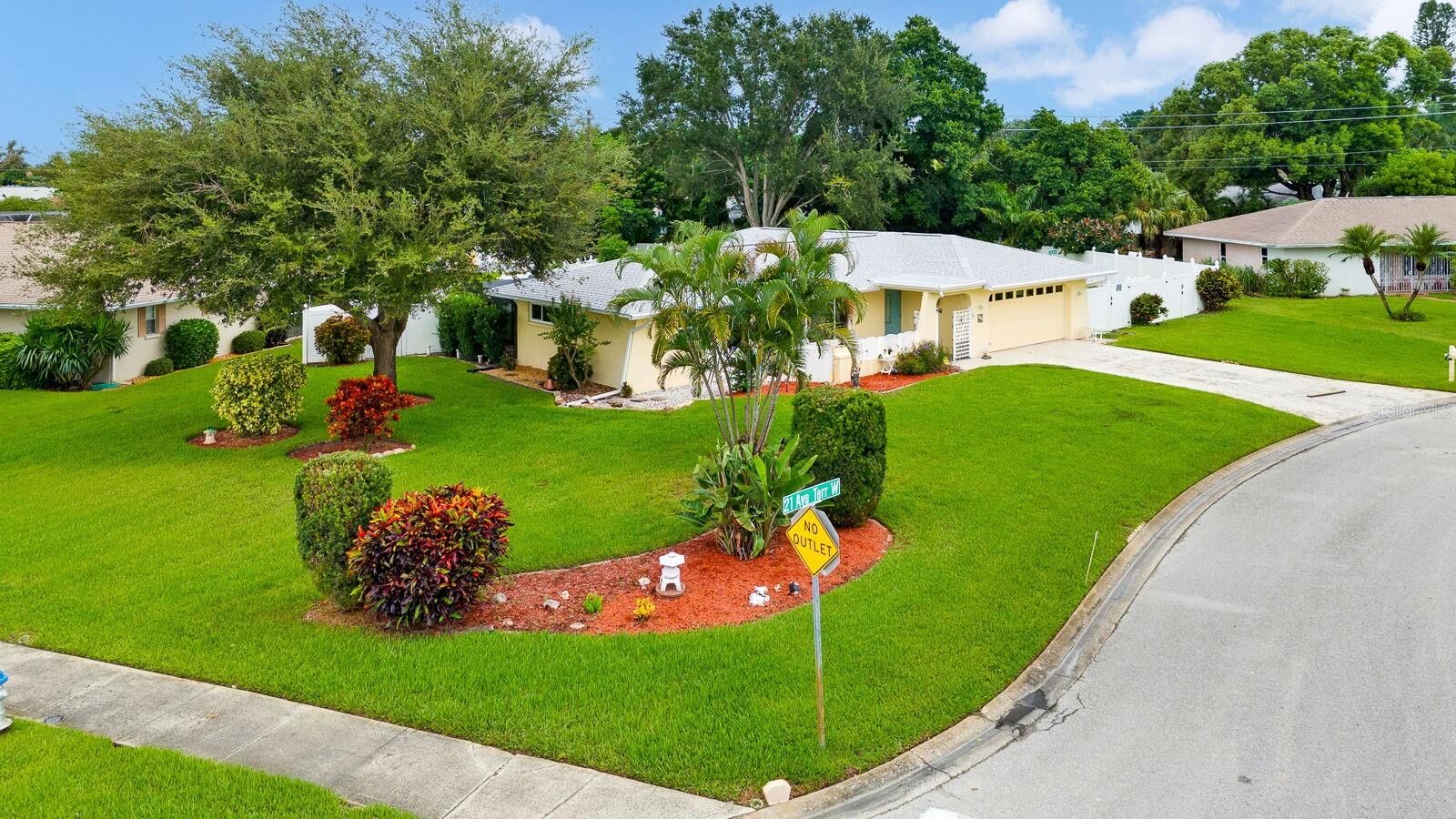 Property Photo: 6806 21st Avenue Terrace W FL 34209