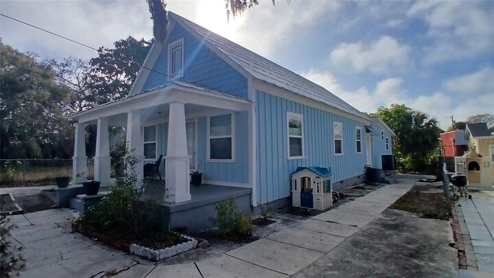 Property Photo:  542 Division Street  FL 34689 
