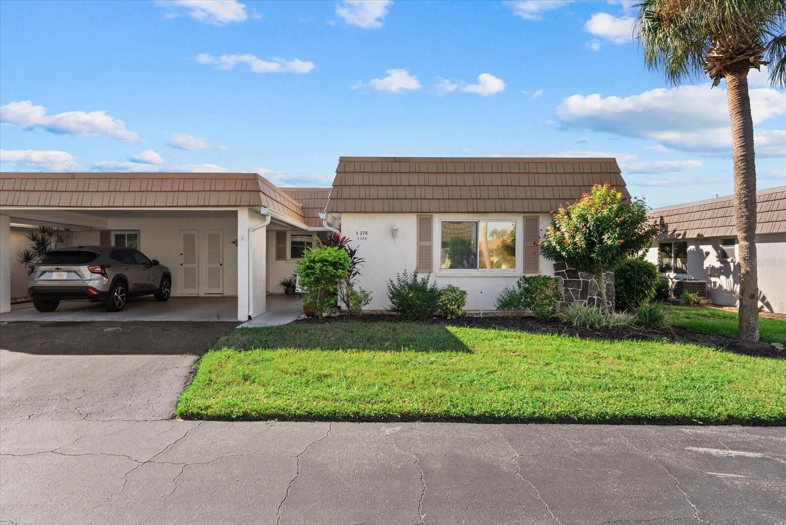 Property Photo: 2320 Aquabluff Place V274 FL 34231