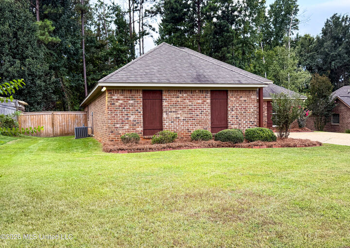 Property Photo: 154 Notting Hill Place MS 39046