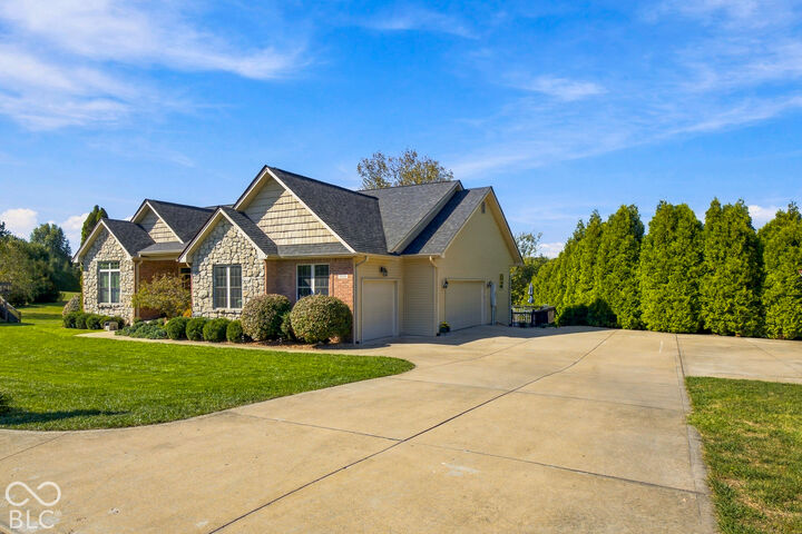 Property Photo:  2532 Woodland Farms Drive  IN 47201 