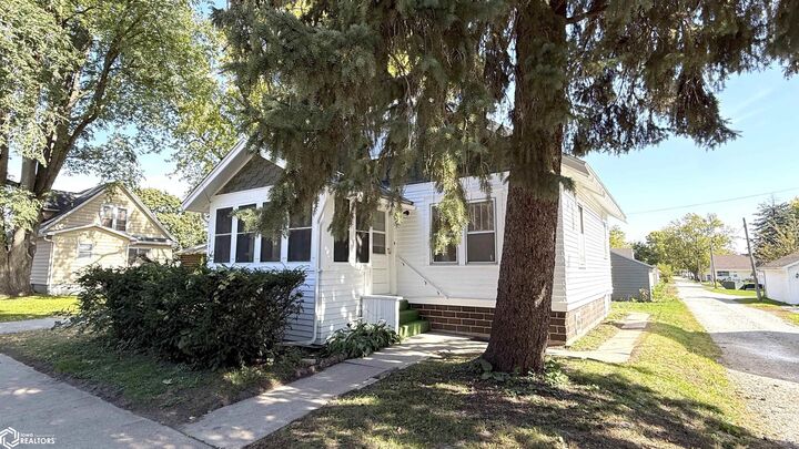 Property Photo:  1441 N Jefferson Avenue  IA 50401 