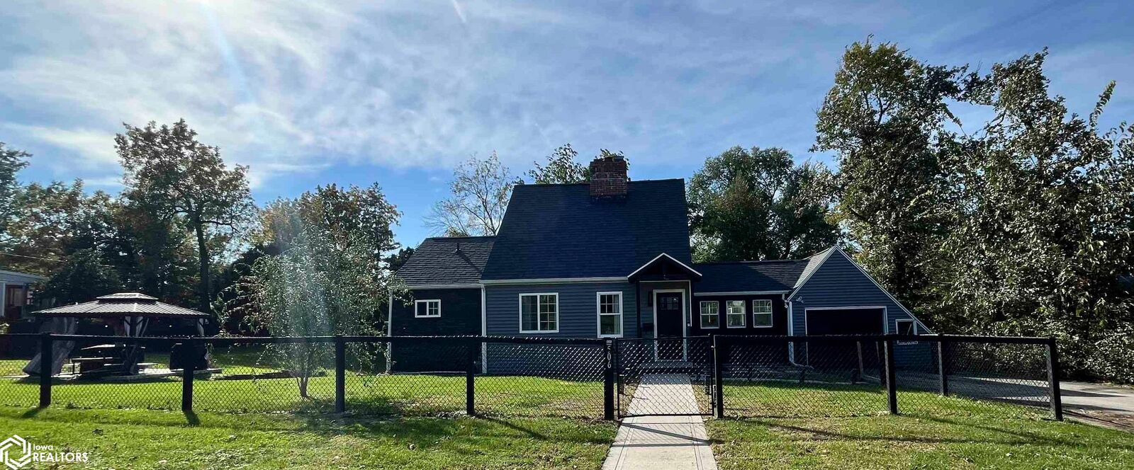 Property Photo:  506 N 16th Street  IA 50158 
