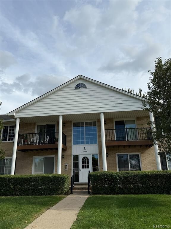 Property Photo:  34660 Huntley Drive 38  MI 48312 5078 