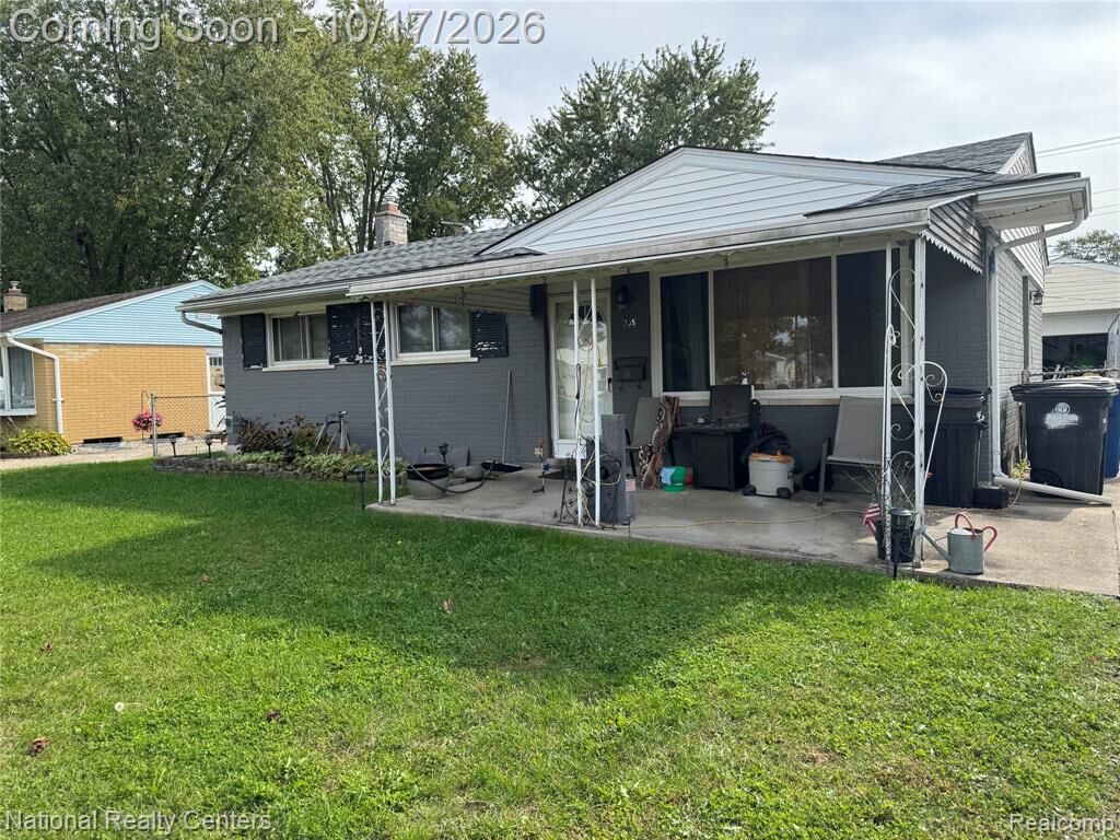 Property Photo:  935 Easley Drive  MI 48186 4879 