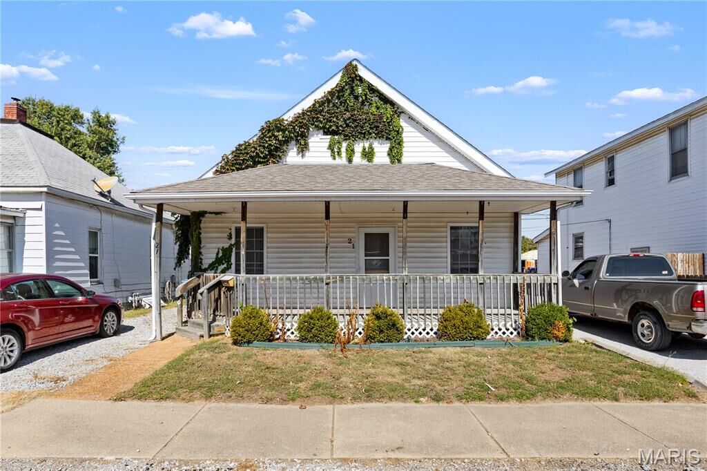 Property Photo:  21 W Penning Avenue  IL 62095 