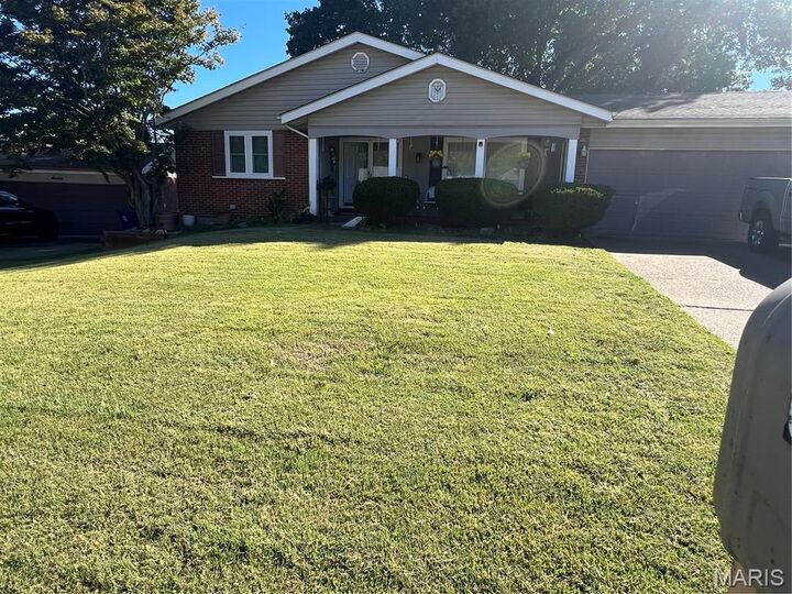 Property Photo: 6 Fairway Court MO 63033