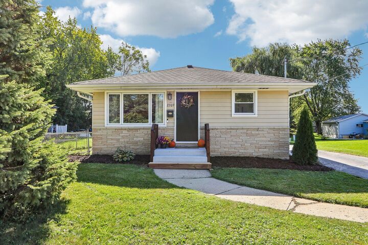 Property Photo: 2309 Easy St WI 53188
