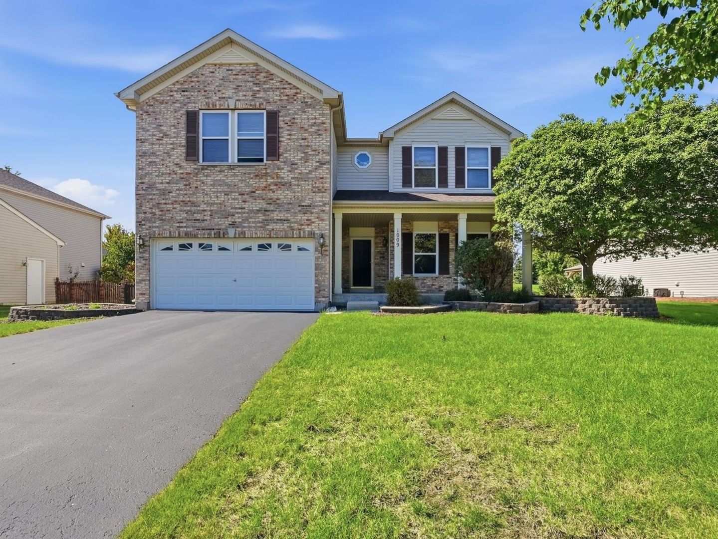Property Photo:  1009 Butterfield Circle W  IL 60404 
