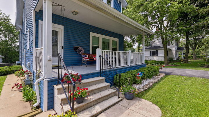 Property Photo:  1111 S Washington Street  IL 60441 