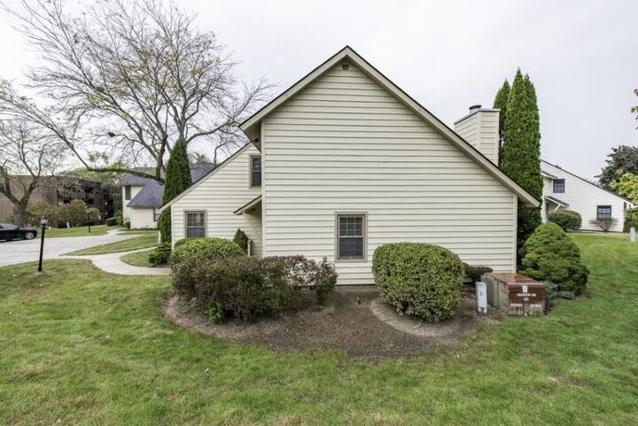 Property Photo: 617 Whitney Court 617 IL 60031