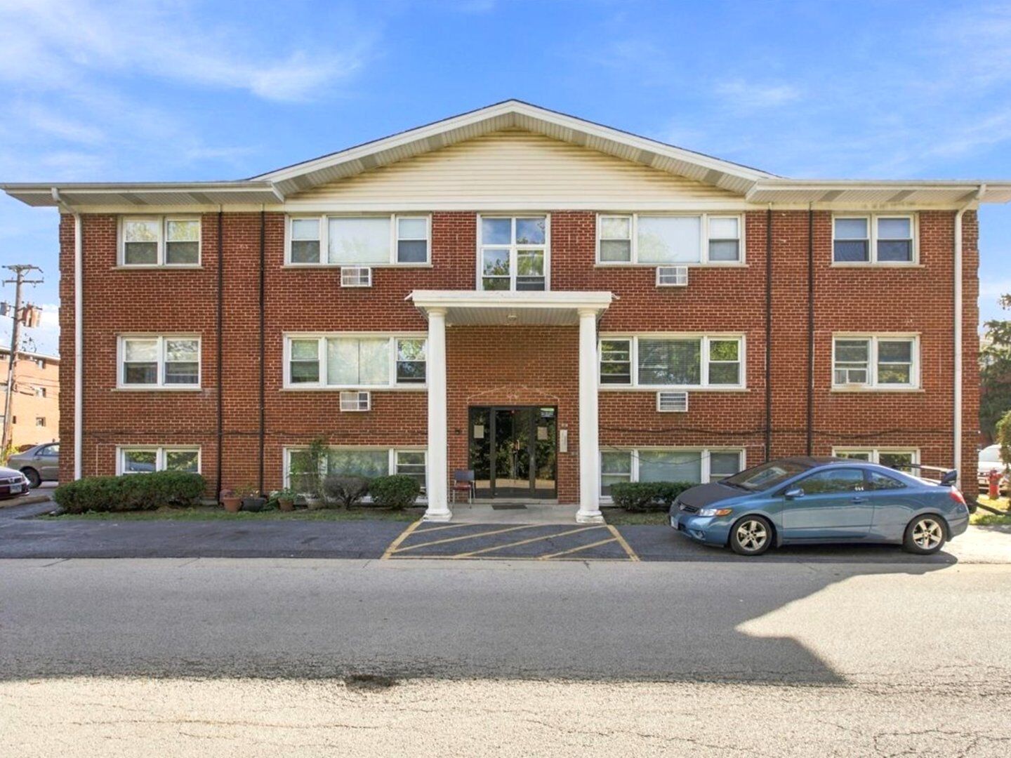 Property Photo:  10154 Hartford Court 2C  IL 60176 
