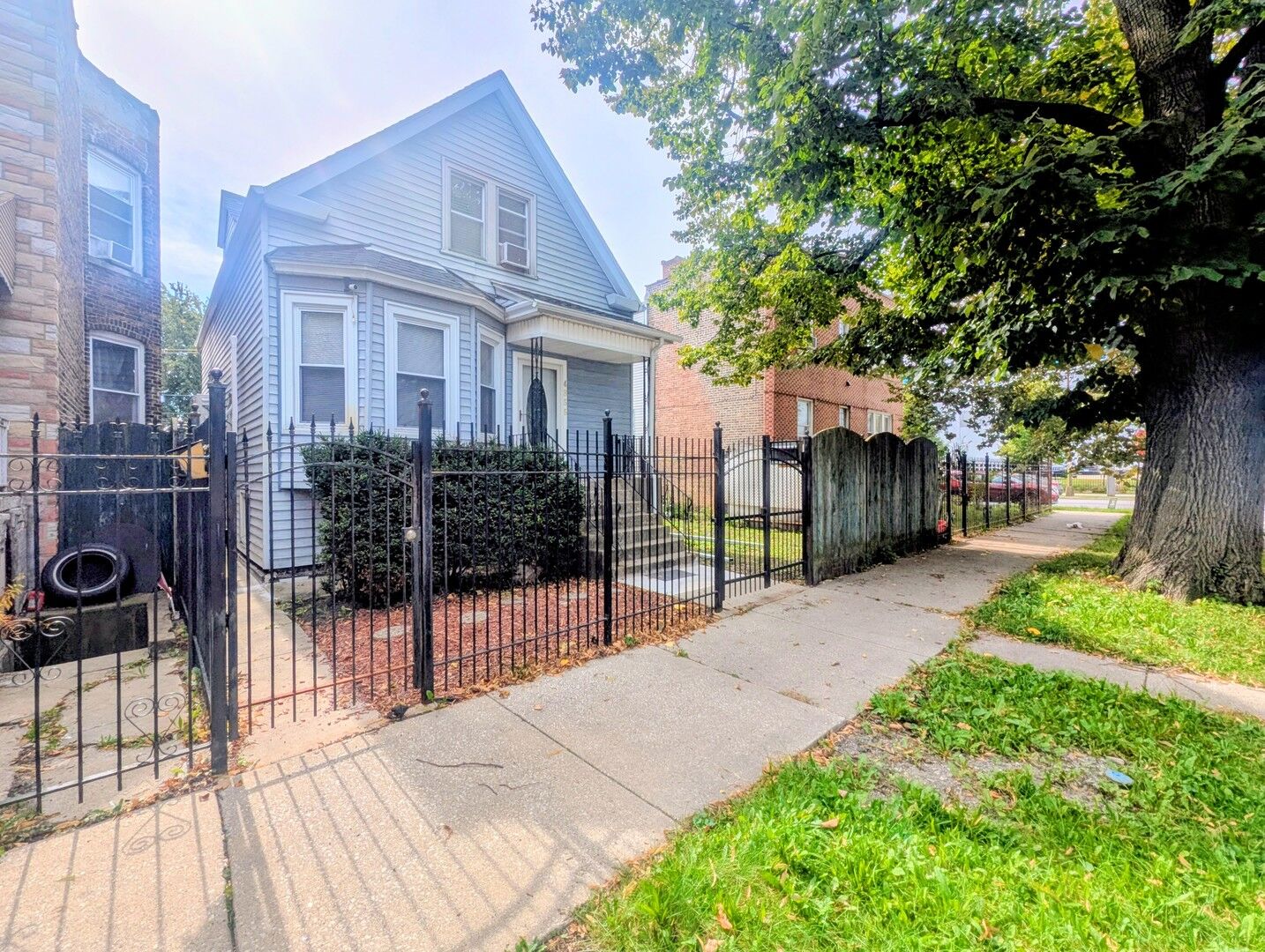 Property Photo: 4355 W Potomac Avenue IL 60651
