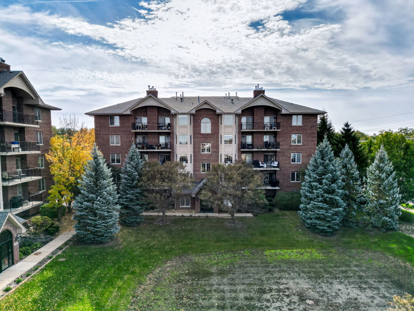 Property Photo: 6675 S Cass Avenue 4C IL 60559