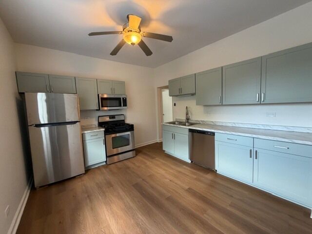 Property Photo: 804 W Lakeside Place 201 IL 60640