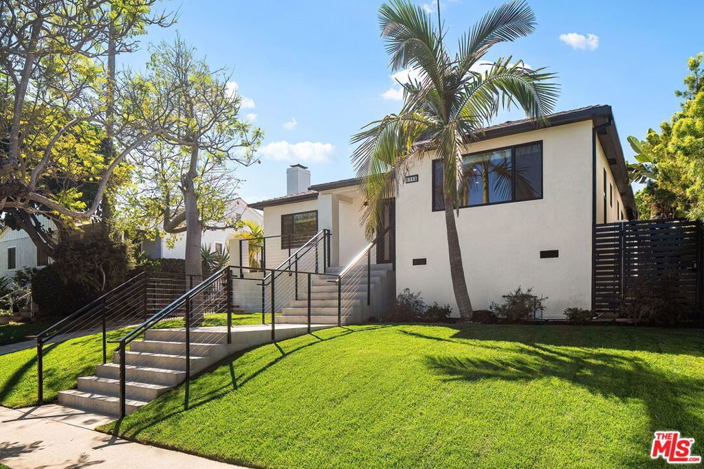 Property Photo:  3113 Mountain View Avenue  CA 90066 