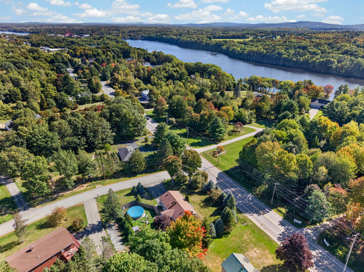 Property Photo:  2 Hillside Drive  ME 04444 