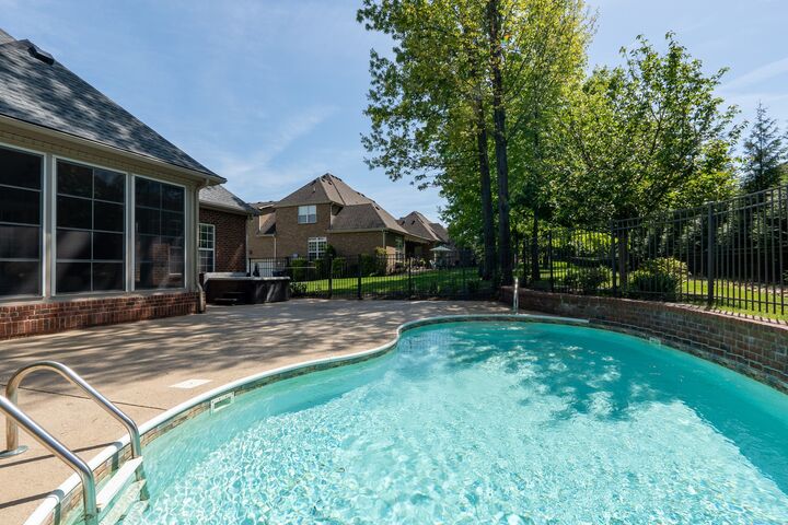 Property Photo: 1215 Twin View Dr TN 37128