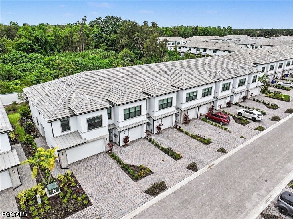 Property Photo:  27837 Solis Grande Drive  FL 34135 