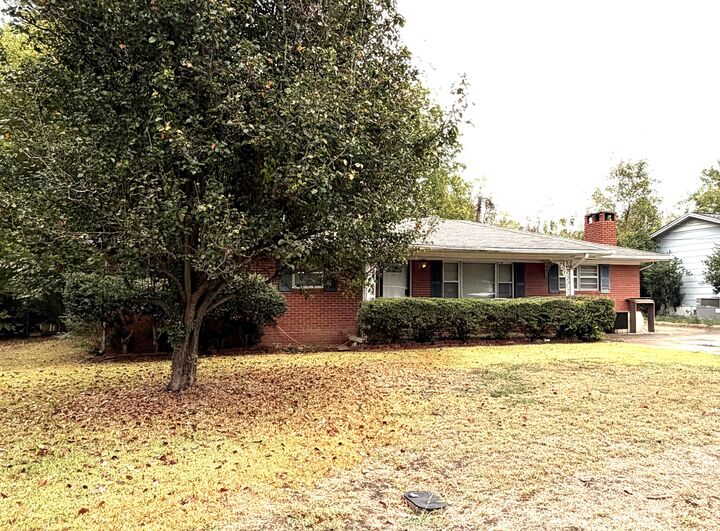 Property Photo:  616 Maynard  MS 38801 