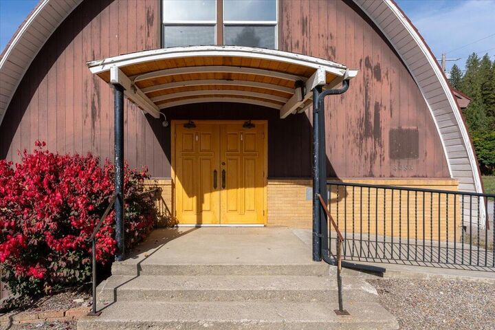 Property Photo:  