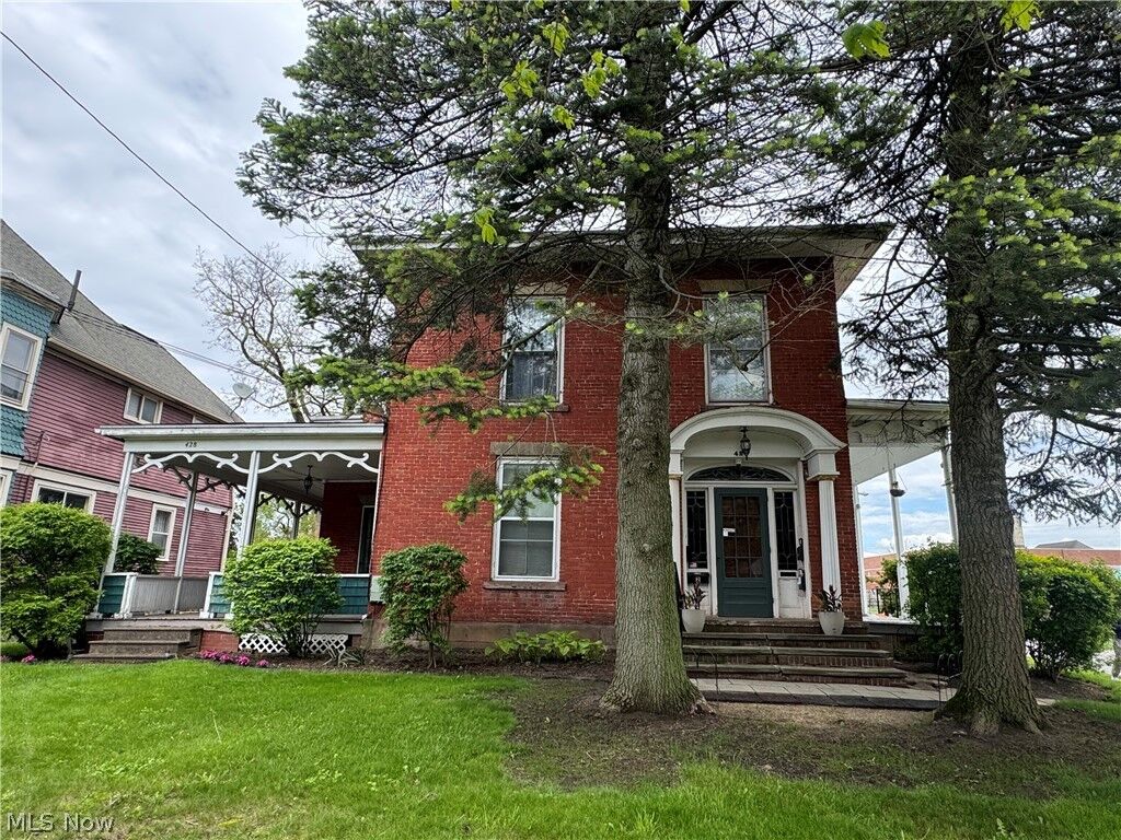 Property Photo:  428 West Avenue  OH 44035 