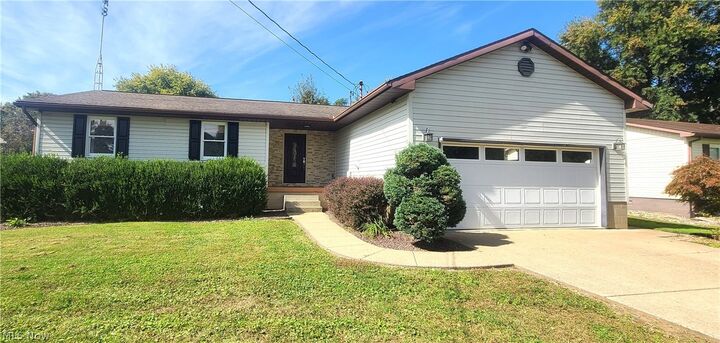 Property Photo:  813 Barclay Street  OH 45714 