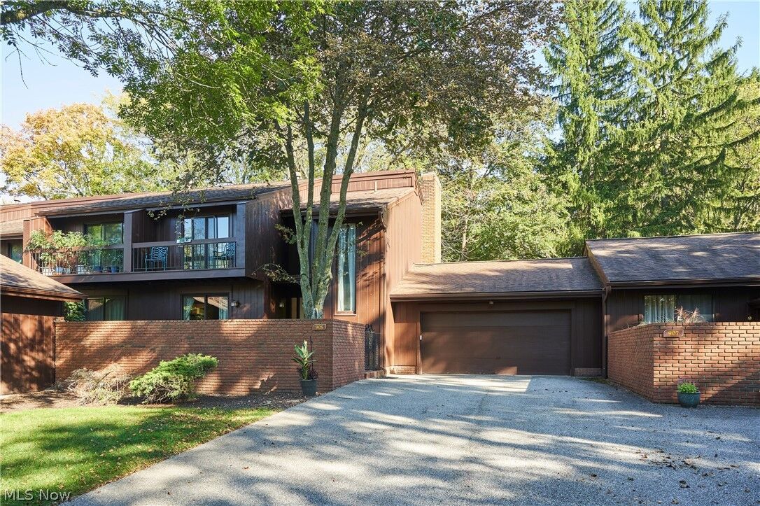Property Photo:  905 Spicers Lane  OH 44067 