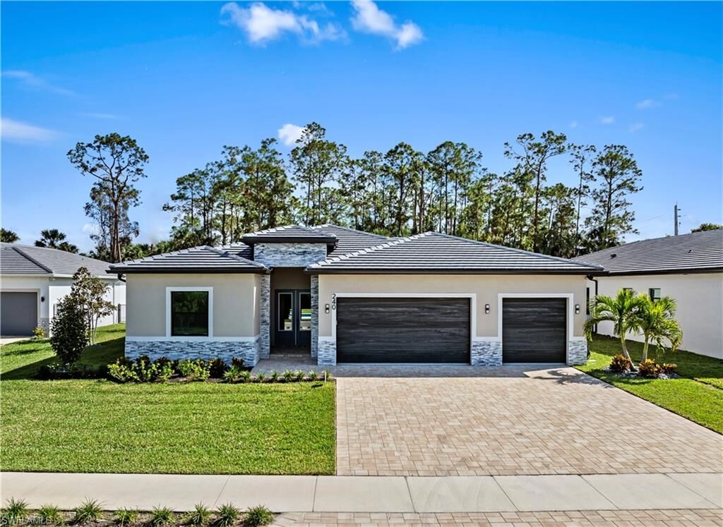 Property Photo:  240 Allamanda Way  FL 34114 