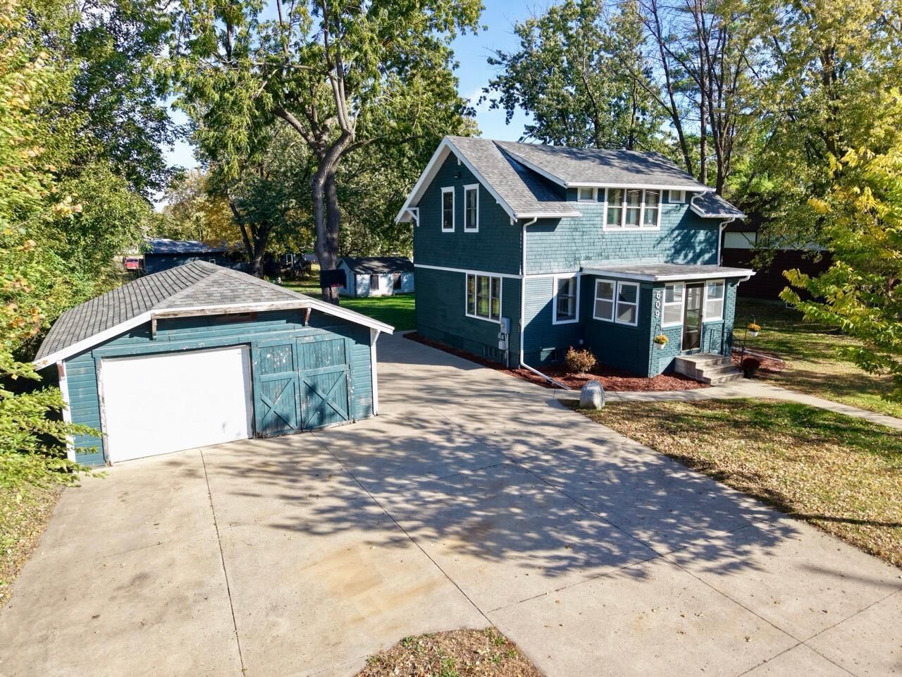 Property Photo: 609 6th Avenue MN 56159