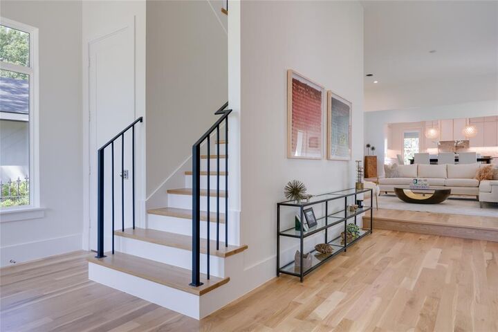 Property Photo: 9315 Lenel Place TX 75220