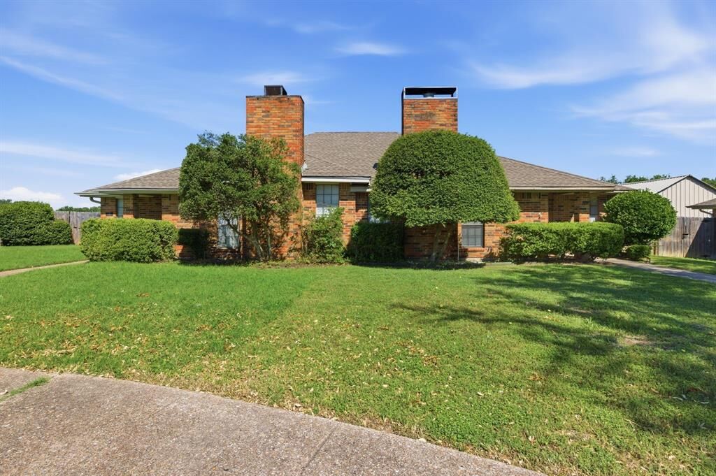 Property Photo:  119 Larchbrook Drive  TX 75115 