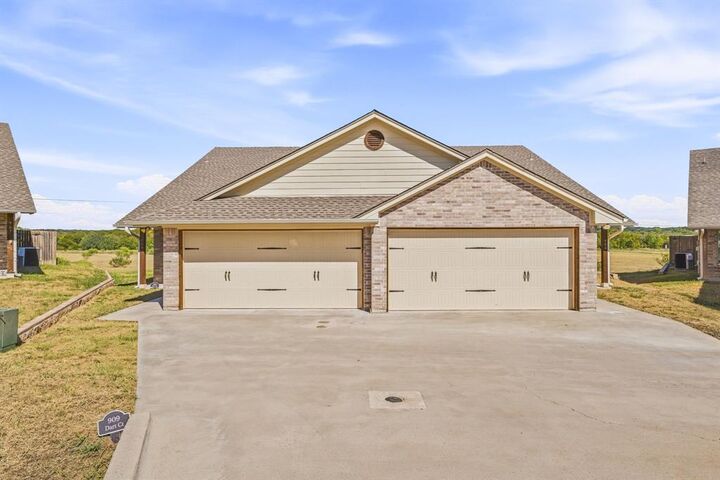 Property Photo:  908 Dart Court  TX 76049 