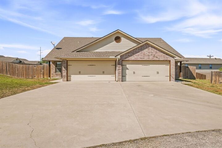 Property Photo: 903 Dart Court TX 76049