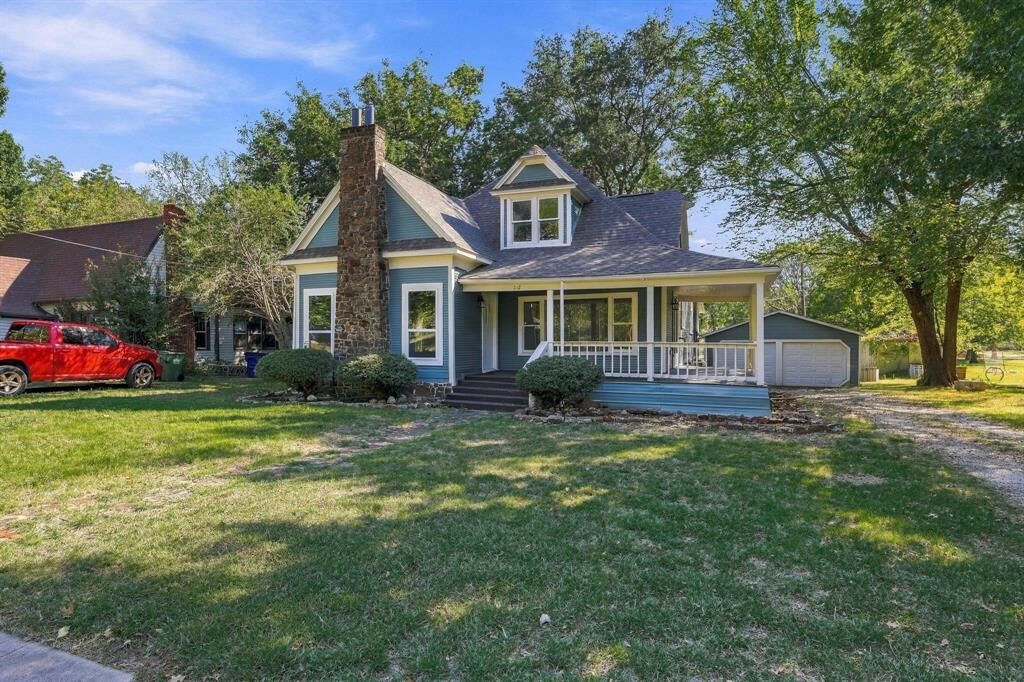 Property Photo: 512 E Main Street TX 76273