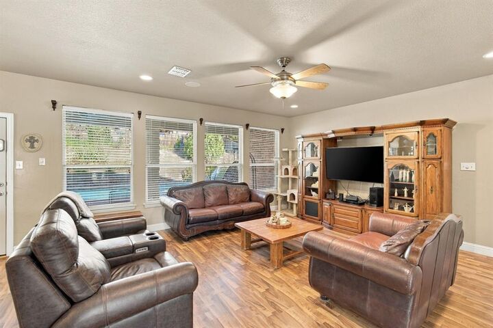 Property Photo: 1909 Nancy Jane Circle TX 75043