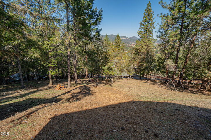 Property Photo: 326 Laurelwood Drive OR 97530
