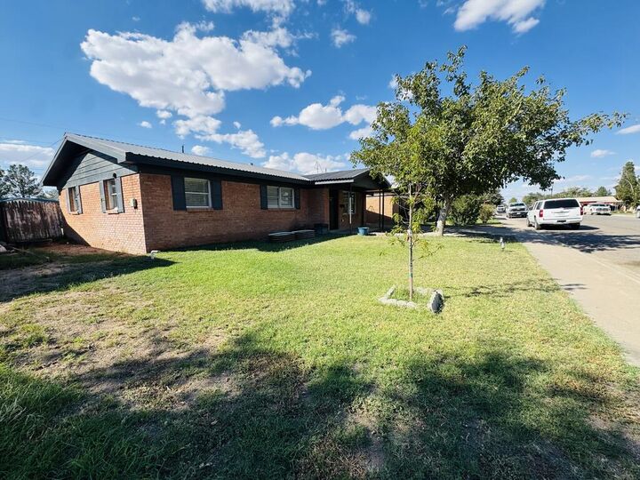 Property Photo:  2213 Country Club Dr  TX 79772 