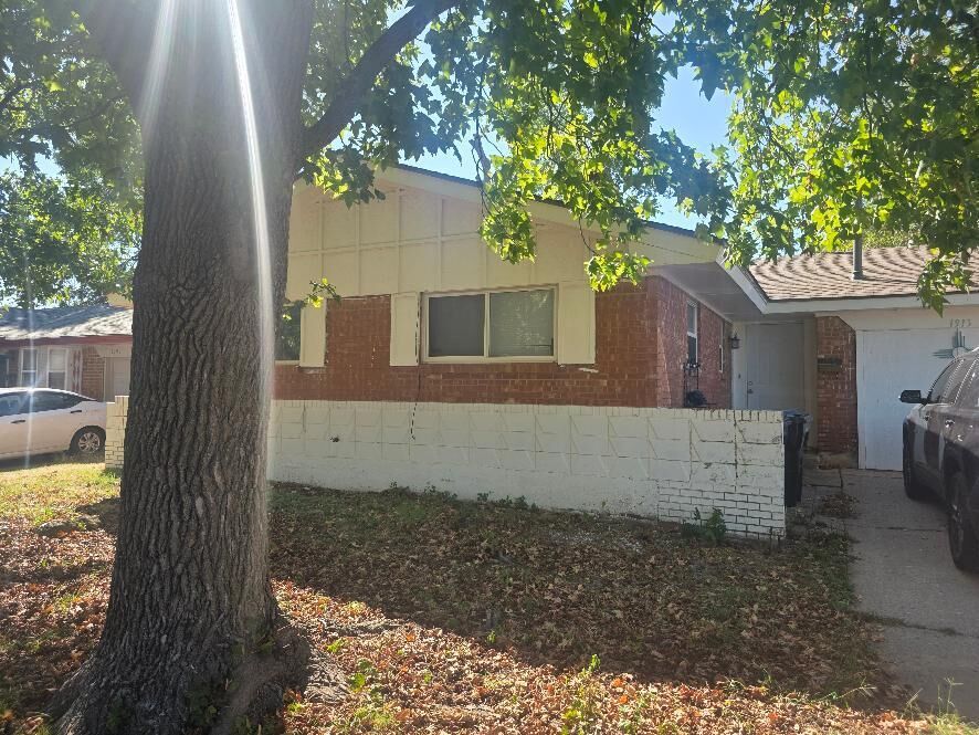 Property Photo: 1913 N Timber Avenue OK 73008