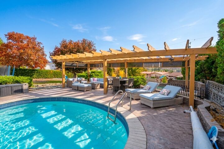 Property Photo:  6521 Bellevue Drive  BC V0H 1T4 