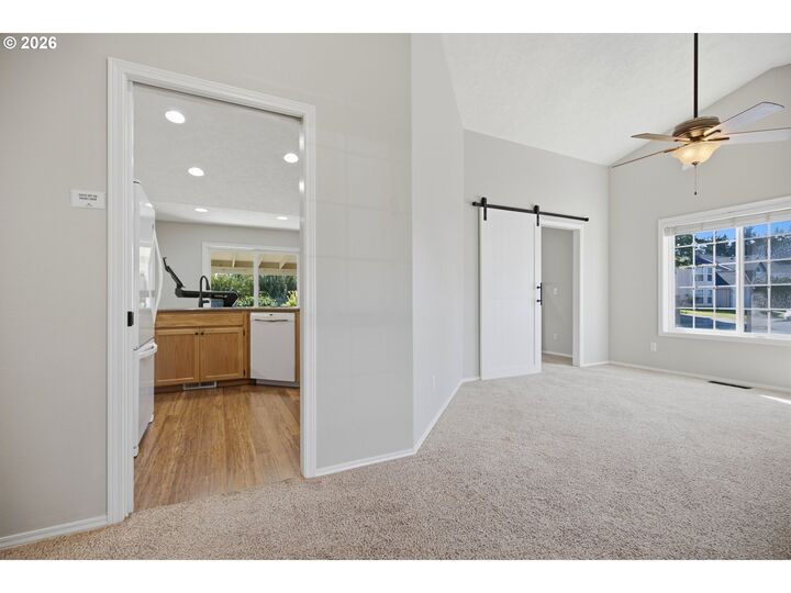 Property Photo: 1526 El Segundo Ave NE OR 97303