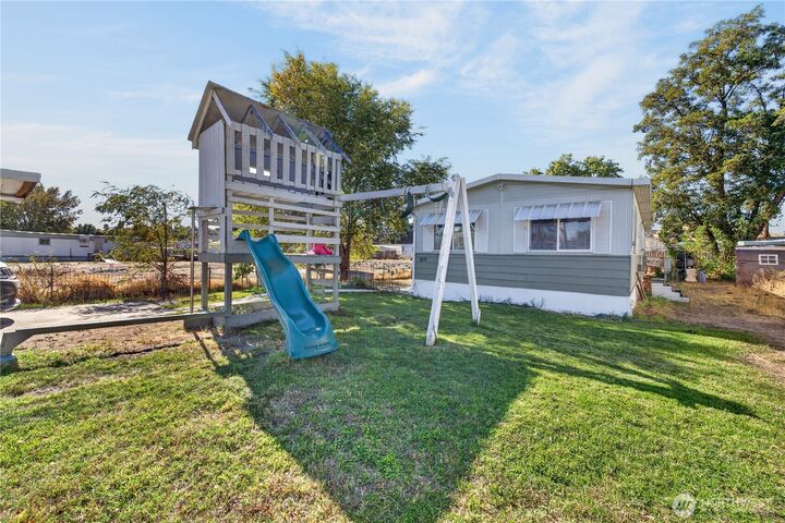 Property Photo:  189 S 38th Ave 8  WA 99353 