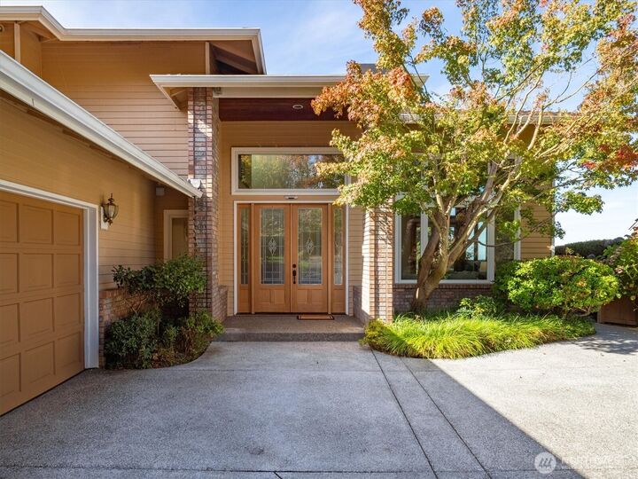 Property Photo: 720 9th Avenue S WA 98020