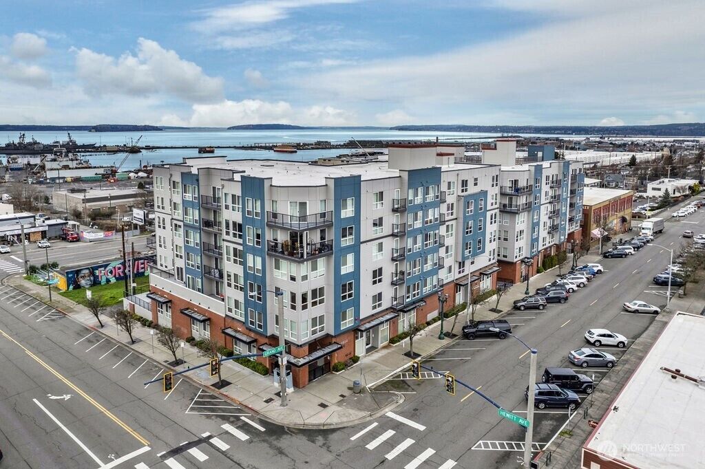 Property Photo:  2818  Grand Avenue B501  WA 98201 